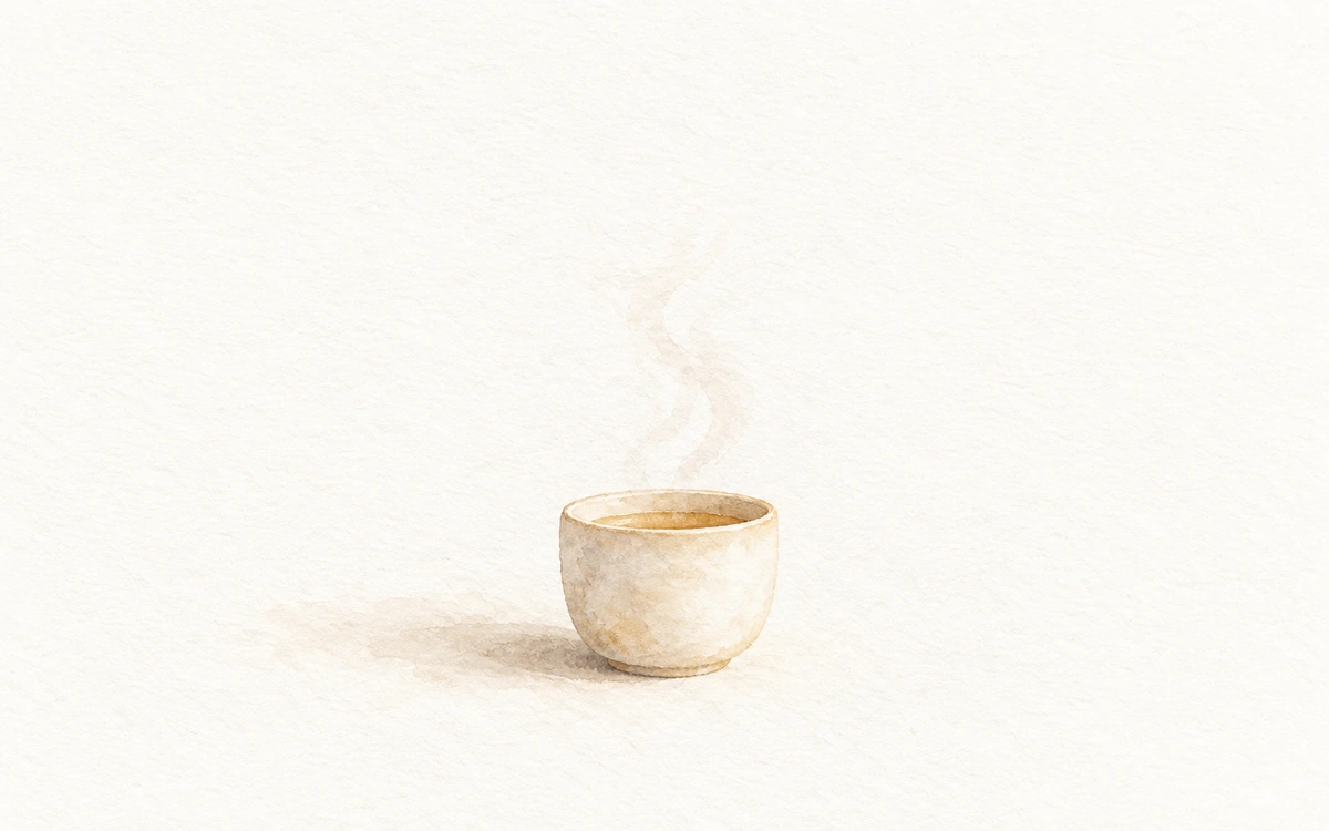 一只素陶杯，一縷熱氣。